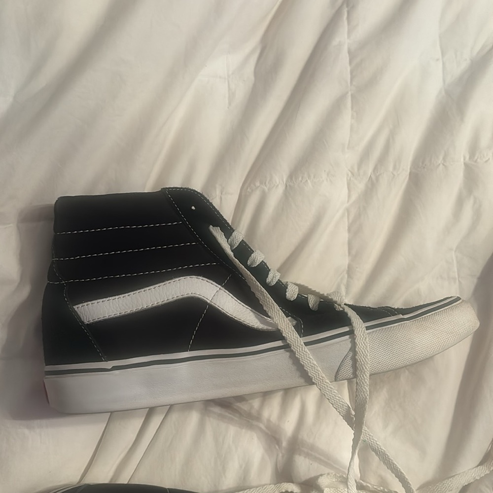 Vans - Picture 2 of 4